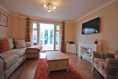 73 Shimbrooks, Great Leighs, Chelmsford, CM3 1SG
