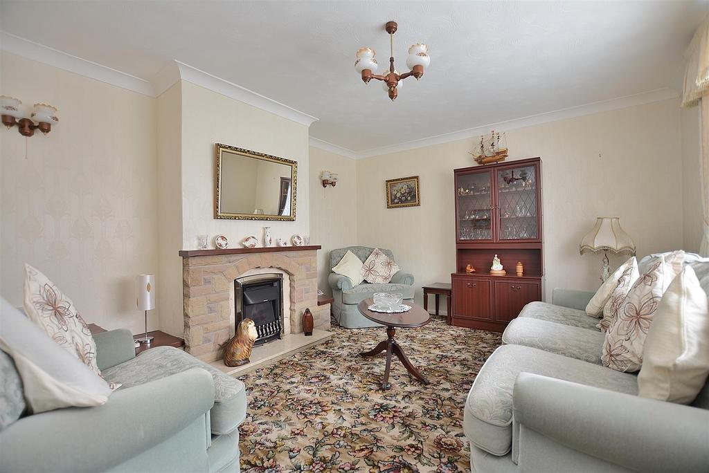 Dale Close, Langwith 3 bed semidetached house £145,000