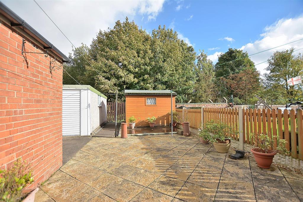 Dale Close, Langwith 3 bed semidetached house £145,000