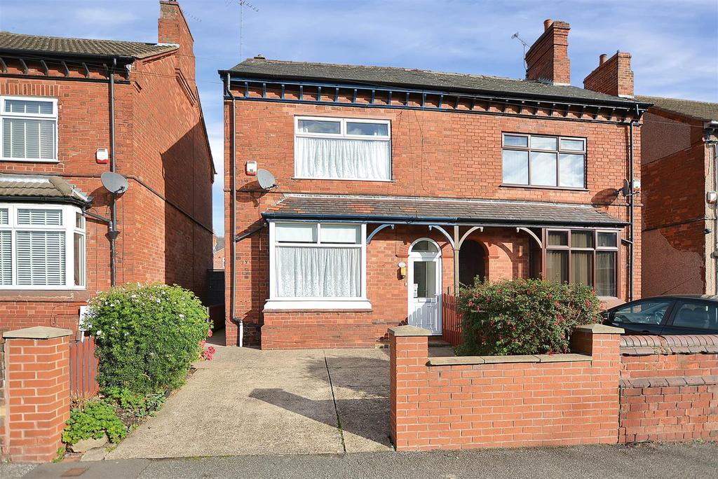Westfield Lane, Mansfield 3 bed semidetached house £140,000
