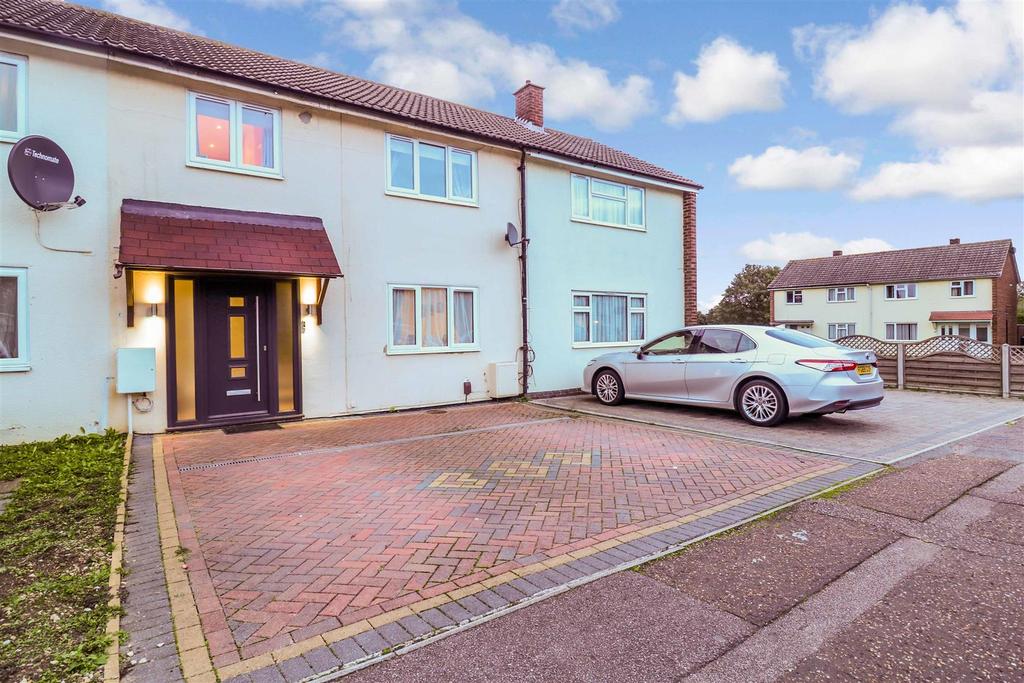 Spencers Croft, Harlow 3 bed terraced house £375,000