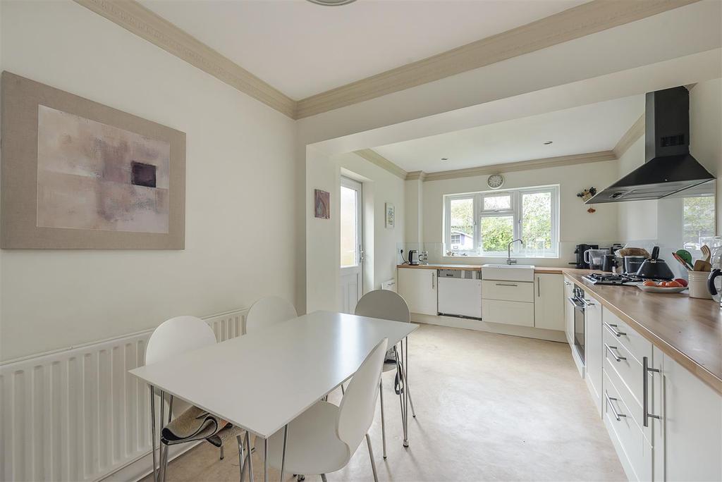 Tuffnells Way, Harpenden 4 bed detached house £950,000