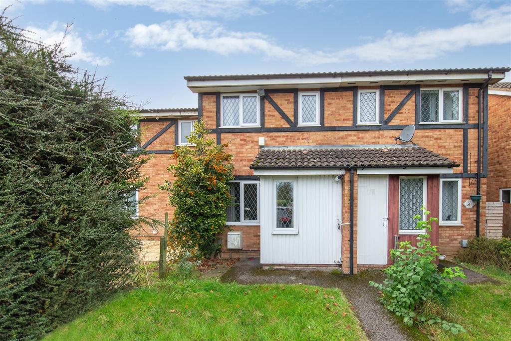Swan Mead, Luton, Bedfordshire 1 bed cluster house £180,000