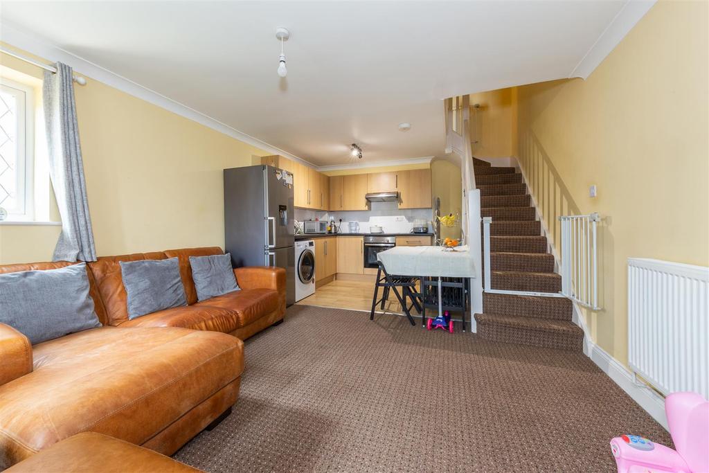 Swan Mead, Luton, Bedfordshire 1 bed cluster house £180,000