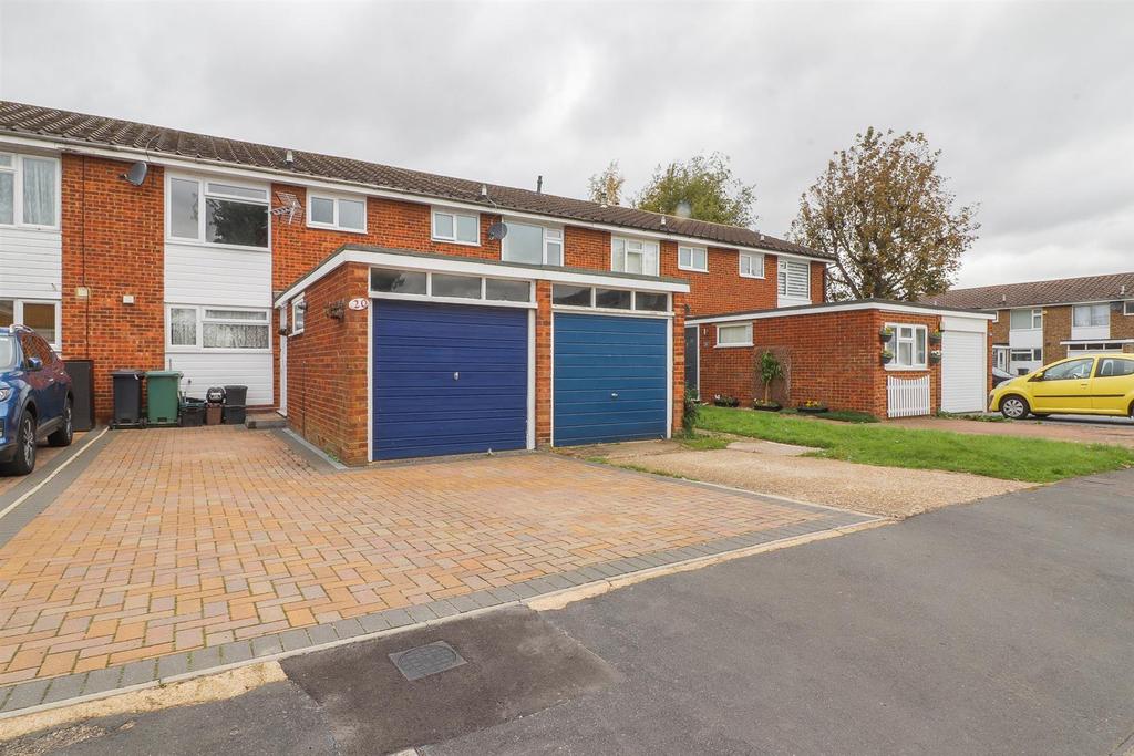 Beechfield, Hoddesdon, Herts 3 bed terraced house £1,600 pcm (£369 pw)