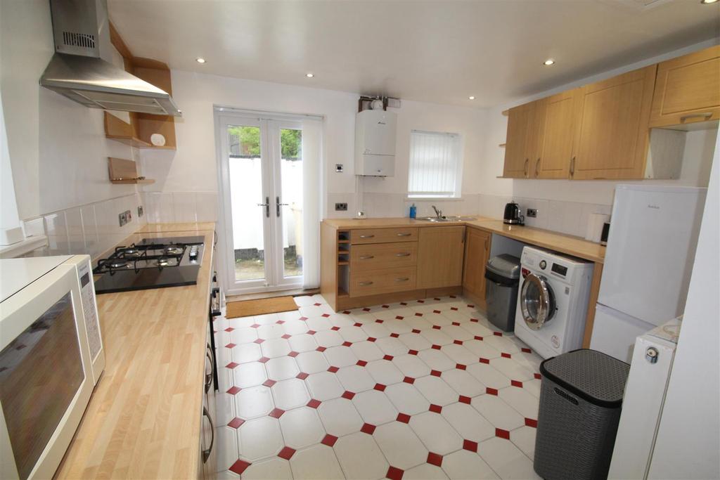 Heaton Road, Lostock, Bolton 2 bed terraced house £600 pcm (£138 pw)