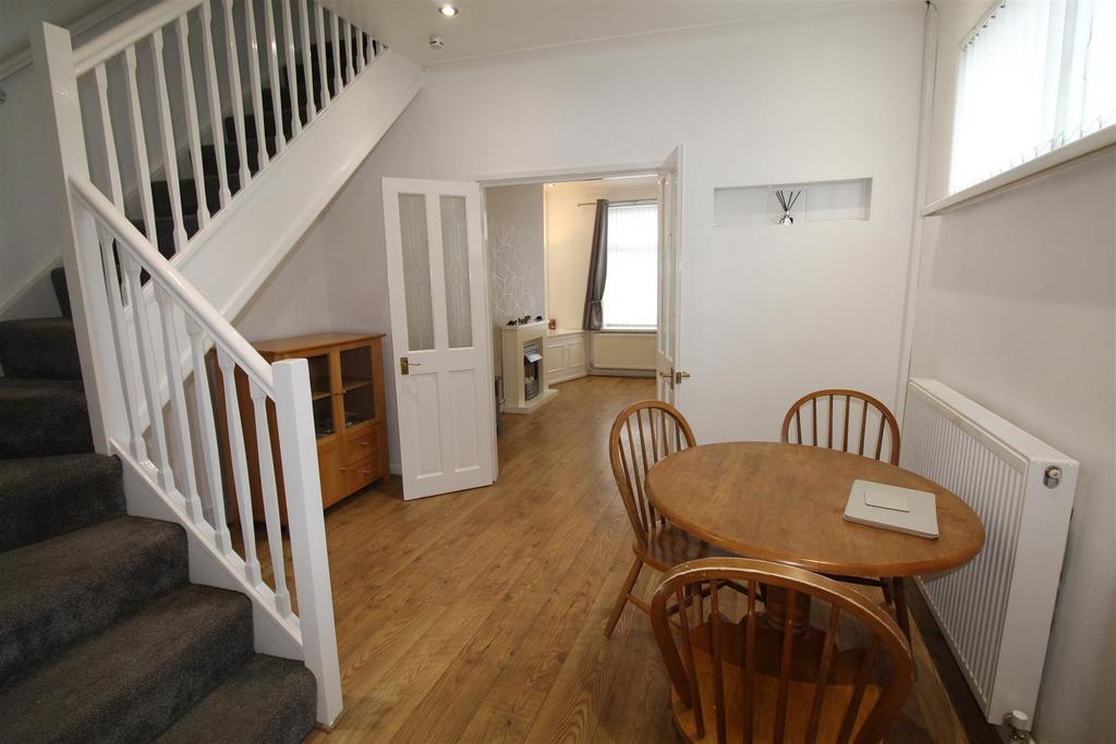 Heaton Road, Lostock, Bolton 2 bed terraced house £600 pcm (£138 pw)
