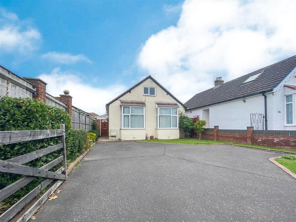 Castle Street, Portchester, 2 bed detached bungalow £300,000
