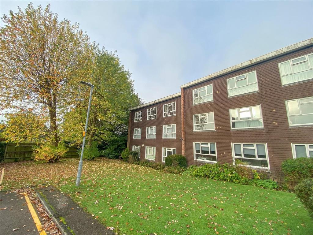 Howton Place, Bushey Heath, Bushey 2 bed apartment £379,950