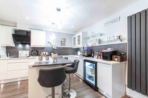 60 Den Lane, Springhead, Oldham, OL4 4NN