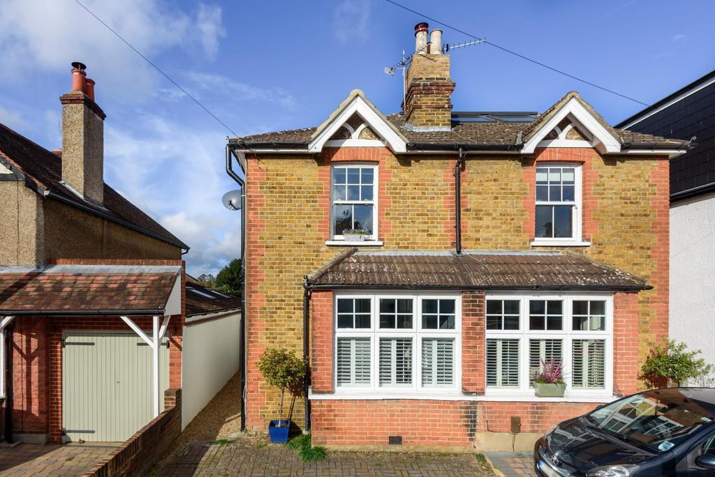 Mayo Road, WaltonOnThames, KT12 3 bed semidetached house £725,000