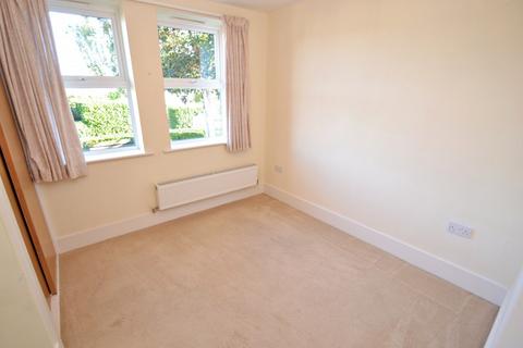 2 bedroom flat to rent, Broadstone