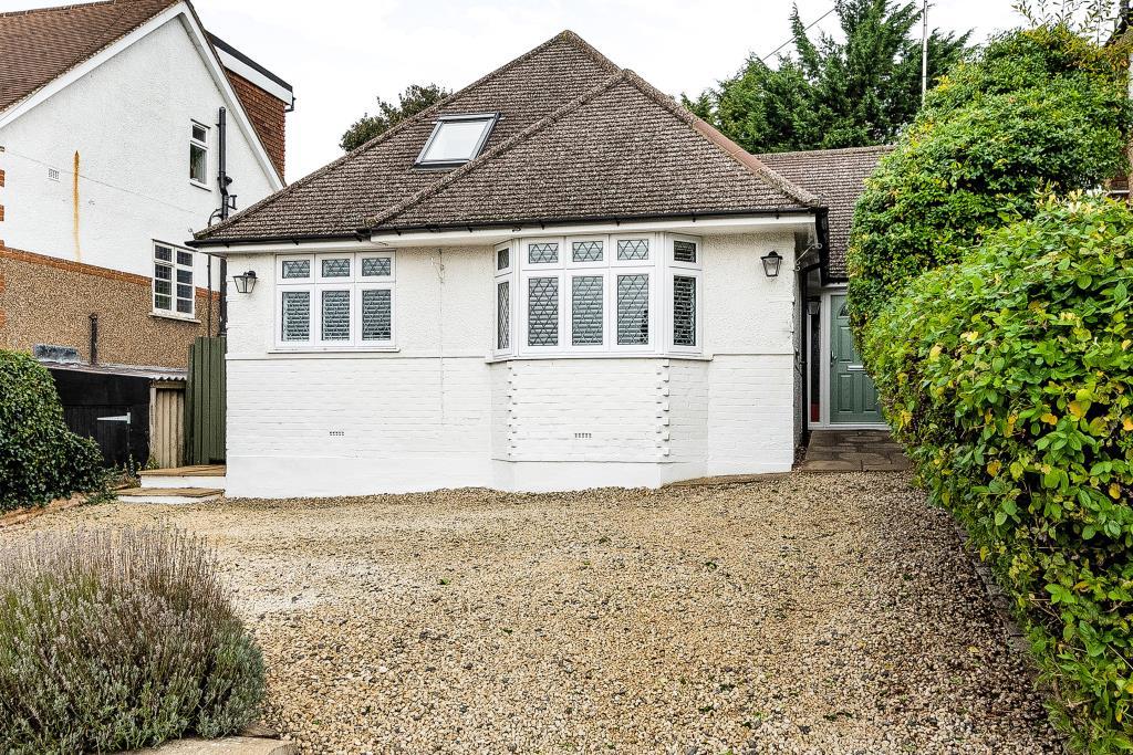 Downley, Buckinghamshire, HP13 3 bed detached bungalow - £550,000
