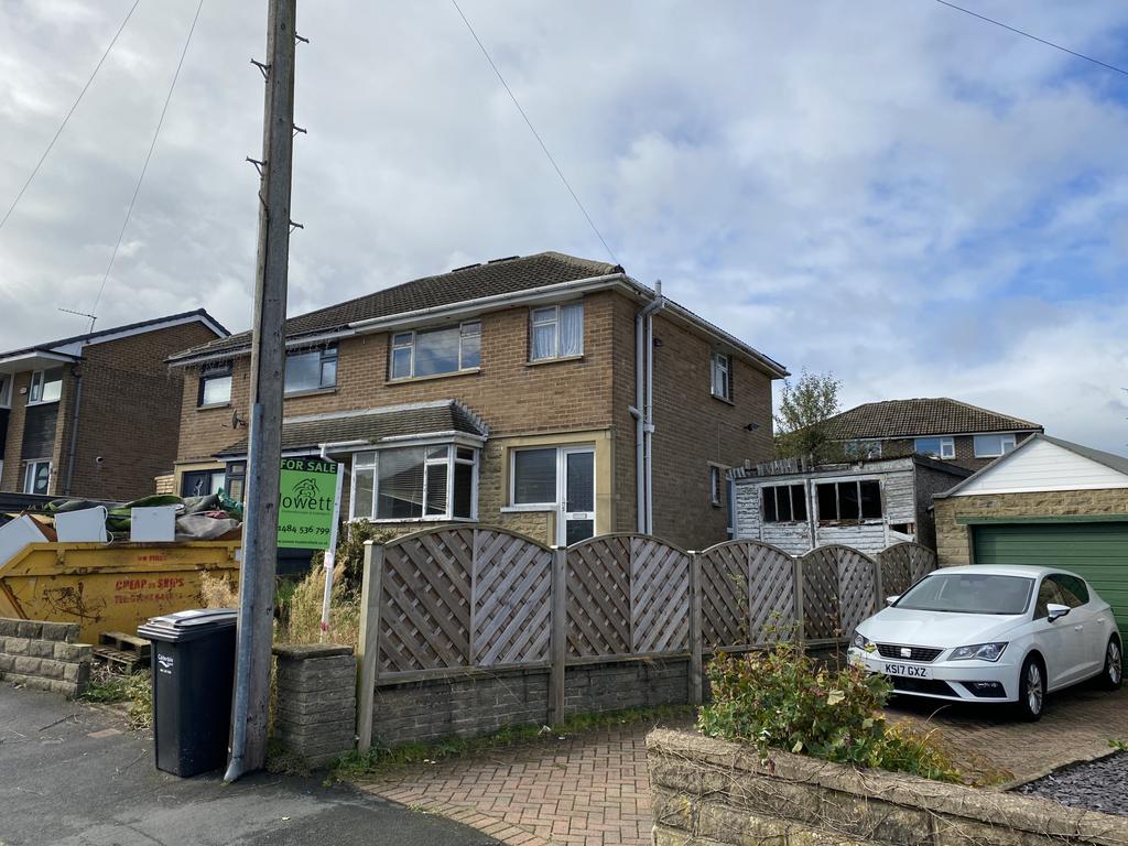 Carr Green Close, West Yorkshire, HD6 3 bed semidetached house £180,000