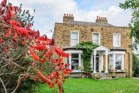 Flat B, The Elms Elm Lane, London, SE6 4LB
