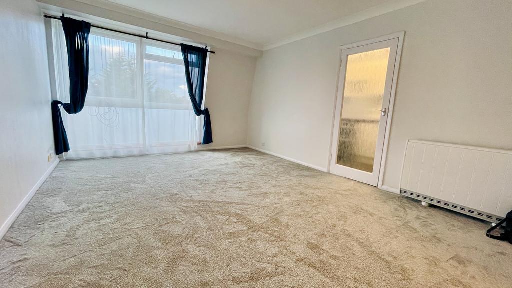 Pembroke Road, Ruislip HA4 1 bed flat £1,150 pcm (£265 pw)