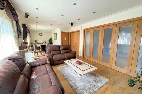 148 Staines Road, Wraysbury, Staines-upon-thames, TW19 5AH