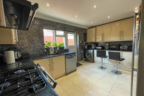 148 Staines Road, Wraysbury, Staines-upon-thames, TW19 5AH