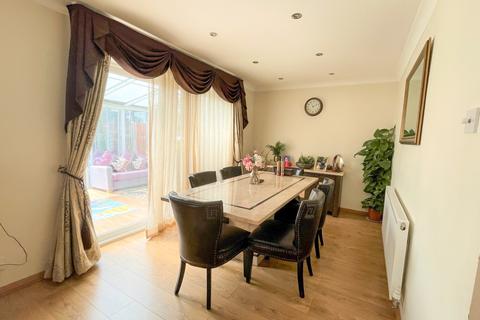 148 Staines Road, Wraysbury, Staines-upon-thames, TW19 5AH