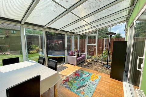 148 Staines Road, Wraysbury, Staines-upon-thames, TW19 5AH