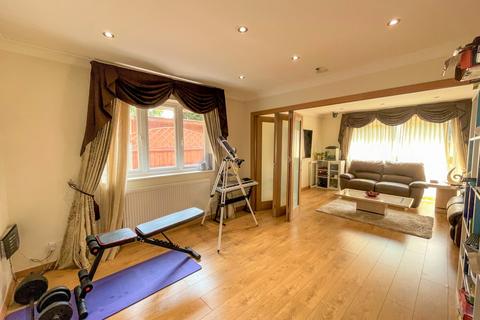 148 Staines Road, Wraysbury, Staines-upon-thames, TW19 5AH
