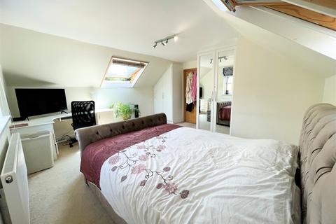 148 Staines Road, Wraysbury, Staines-upon-thames, TW19 5AH