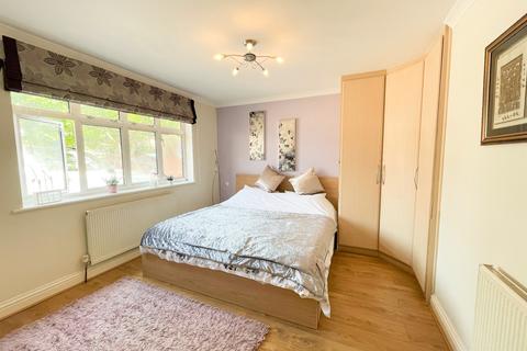 148 Staines Road, Wraysbury, Staines-upon-thames, TW19 5AH