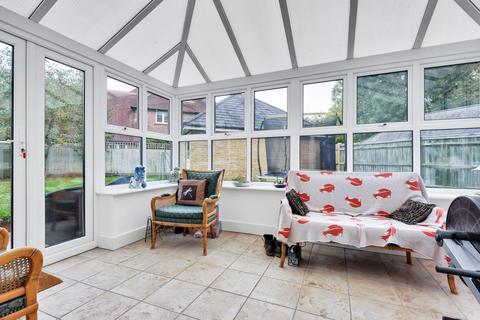 12 Deveraux Close, Beckenham, BR3 3GW