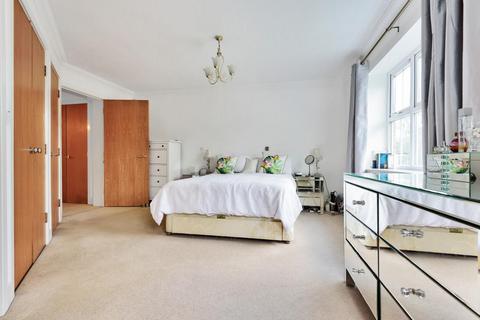 12 Deveraux Close, Beckenham, BR3 3GW