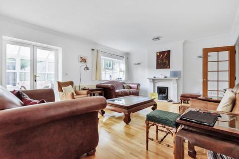 12 Deveraux Close, Beckenham, BR3 3GW