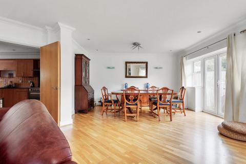 12 Deveraux Close, Beckenham, BR3 3GW