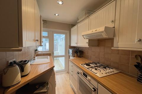 30 Thurlow Gardens, Ilford, IG6 2UU