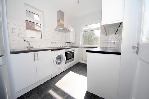 2 bedroom maisonette to rent, Firs Lane, Winchmore Hill N21