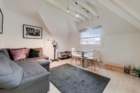 2 bedroom flat to rent - Mornington Avenue, London, W14