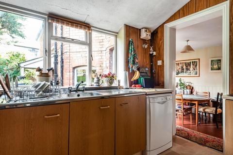 74 Bargates, Leominster, HR6 8QS