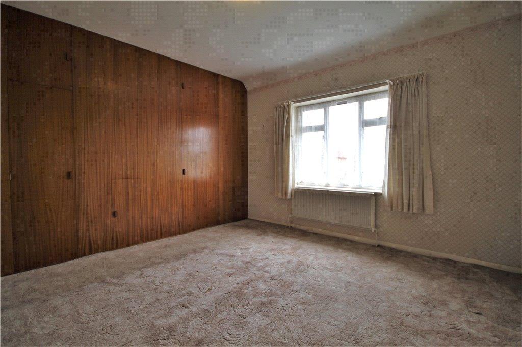 Raymond Crescent, Guildford, GU2 3 bed semidetached house £350,000