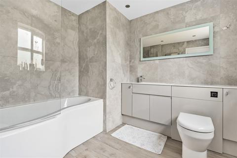 Pippins Barnham Road, Eastergate, Chichester, PO20 3RT