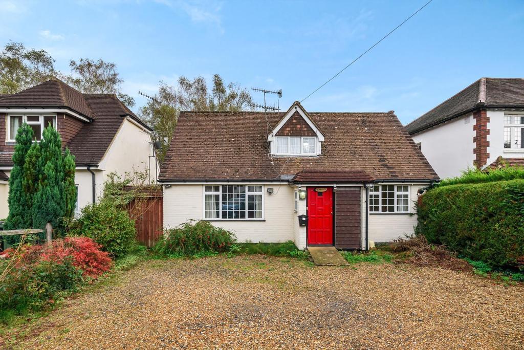 Peasmarsh, Guildford, GU3 3 bed detached bungalow £599,950