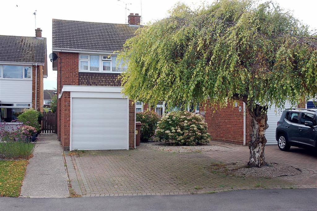 Sunrise Avenue, Chelmsford 3 bed house £370,000