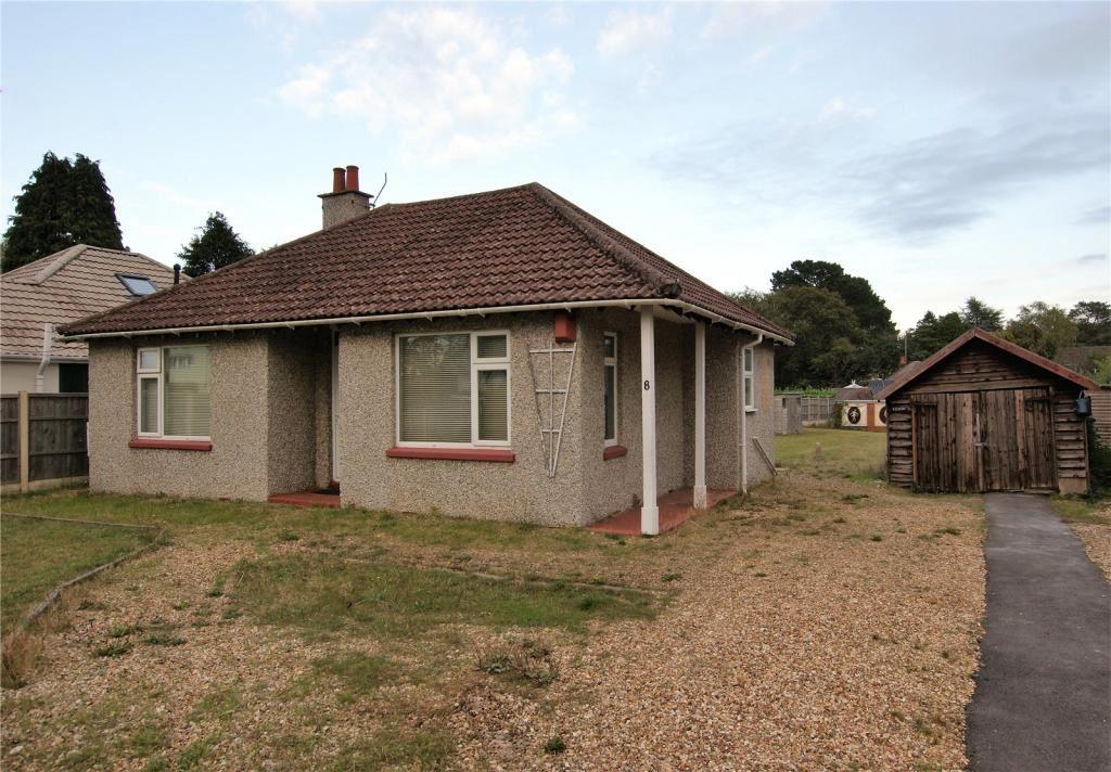 Highfield Road, Corfe Mullen, Wimborne, Dorset, BH21 3PE 2 bed bungalow £460,000