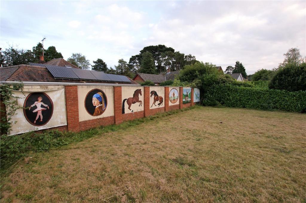 Highfield Road, Corfe Mullen, Wimborne, Dorset, BH21 3PE 2 bed bungalow