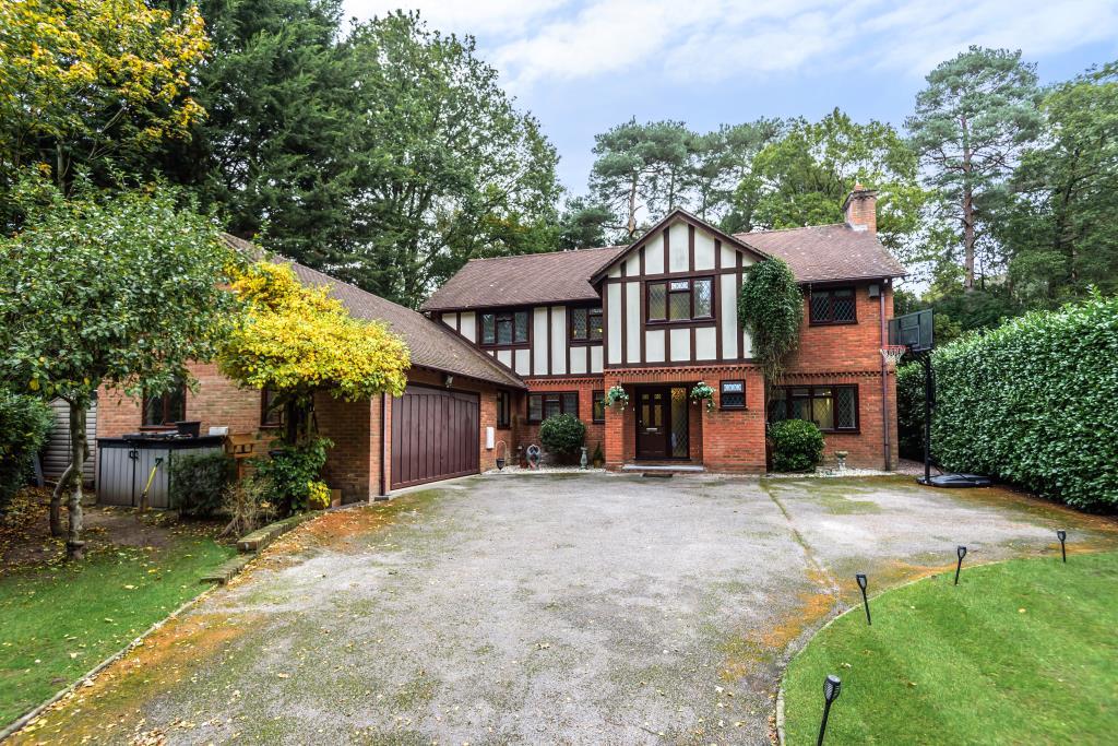 Fleet, Hampshire, GU51 5 bed detached house £1,450,000
