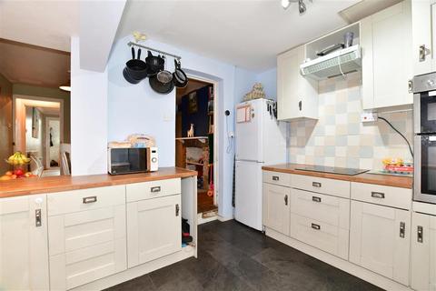 4 Worthing Road, Southwater, Horsham, RH13 9BP