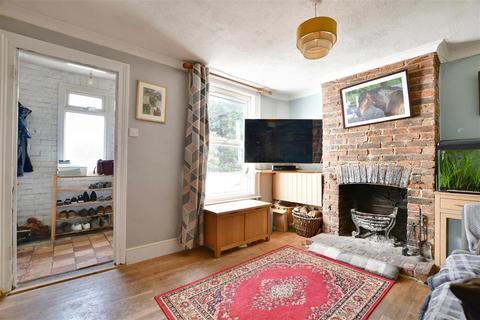 4 Worthing Road, Southwater, Horsham, RH13 9BP