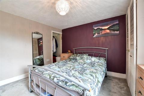 4 Worthing Road, Southwater, Horsham, RH13 9BP