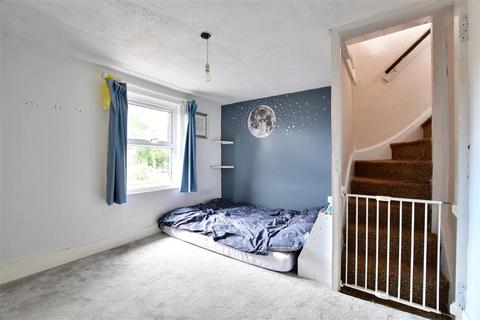 4 Worthing Road, Southwater, Horsham, RH13 9BP