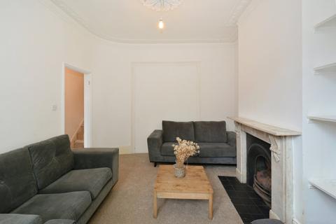 4 bedroom terraced house to rent - Lyal Road, London, E3