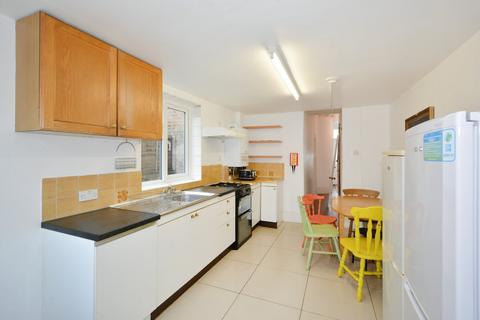 4 bedroom terraced house to rent, Lyal Road, London, E3