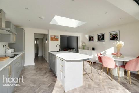 26 Marshalls Drive, Romford, RM1 4JT