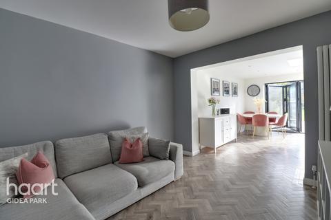 26 Marshalls Drive, Romford, RM1 4JT